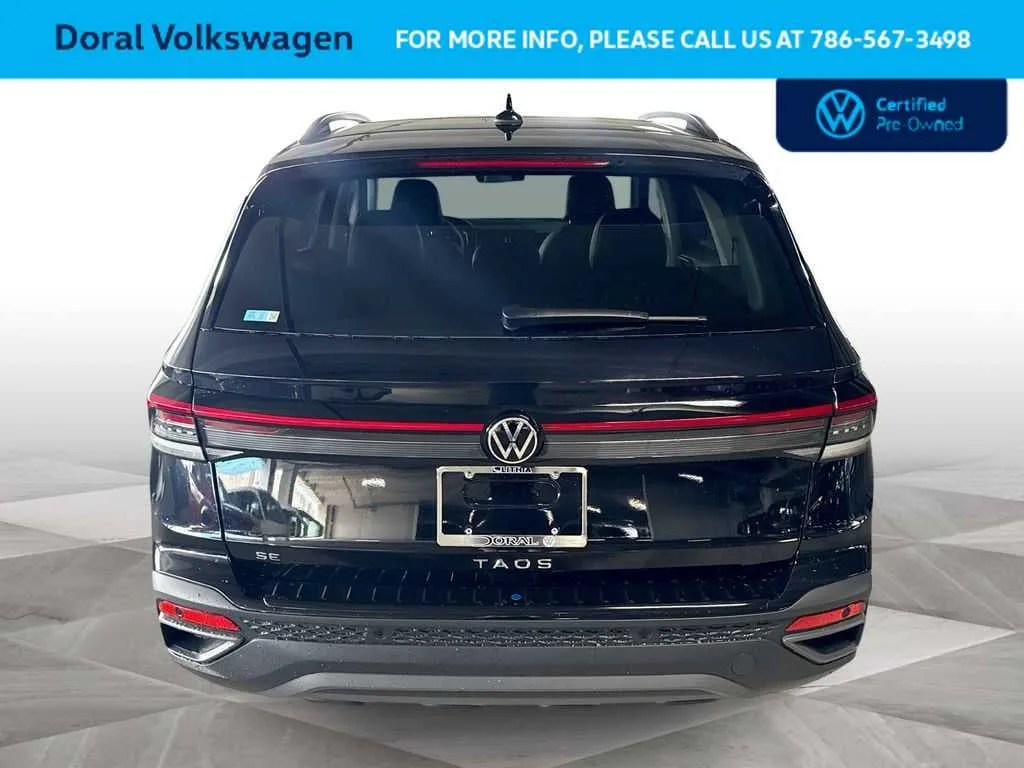 2025 Volkswagen Taos SE Black photo 7