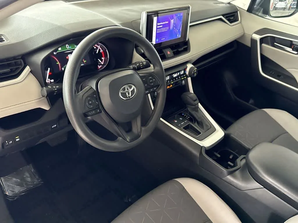 2024 Toyota RAV4 XLE photo 13