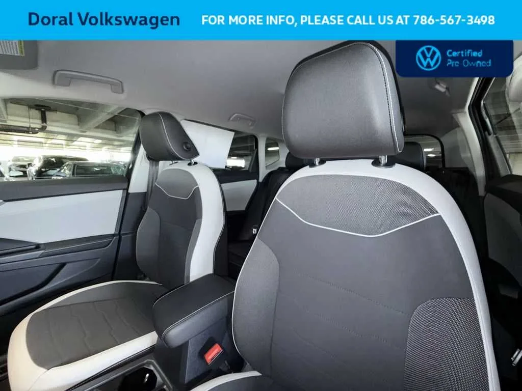 2025 Volkswagen Taos SE photo 14