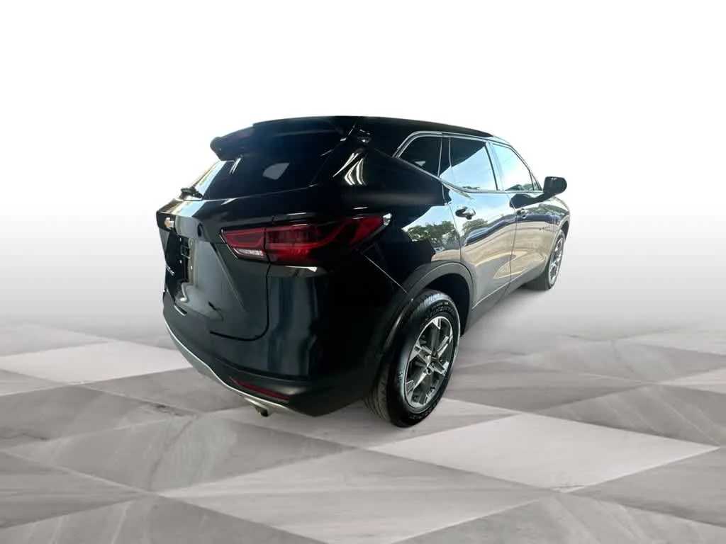 2025 Chevrolet Blazer LT photo 8