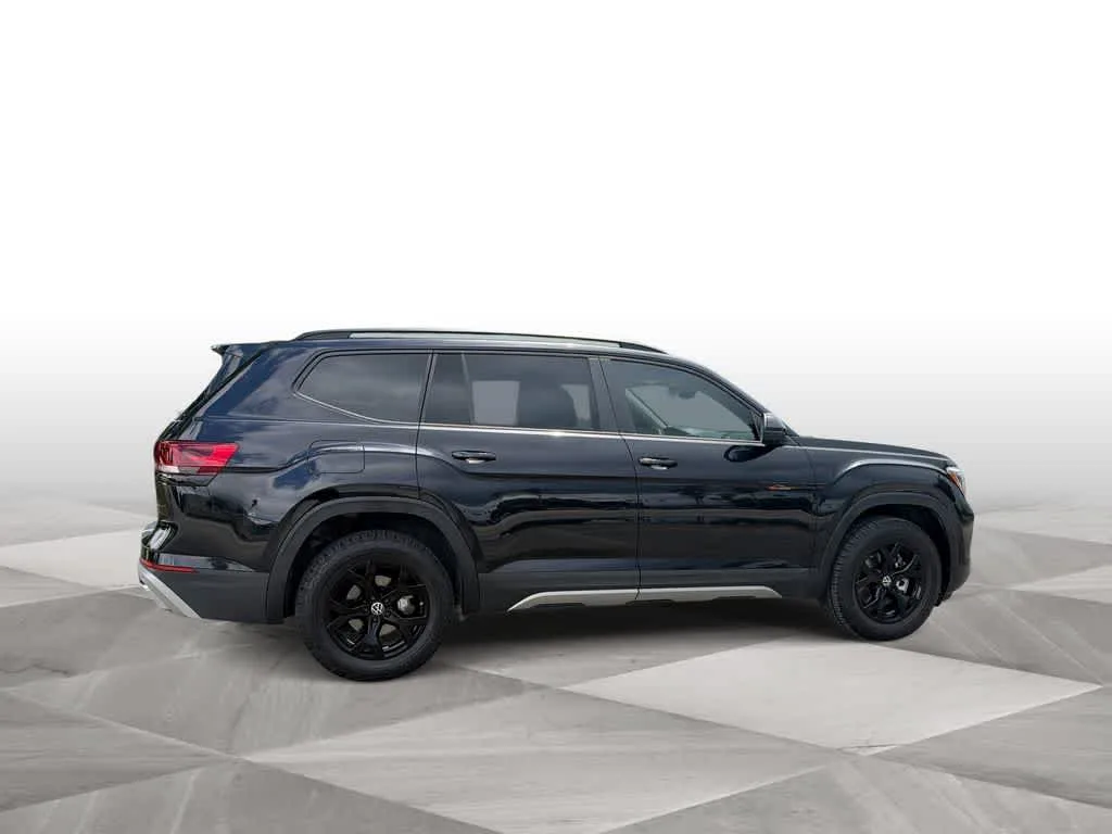 2024 Volkswagen Atlas 2.0T Peak Edition SEL photo 9