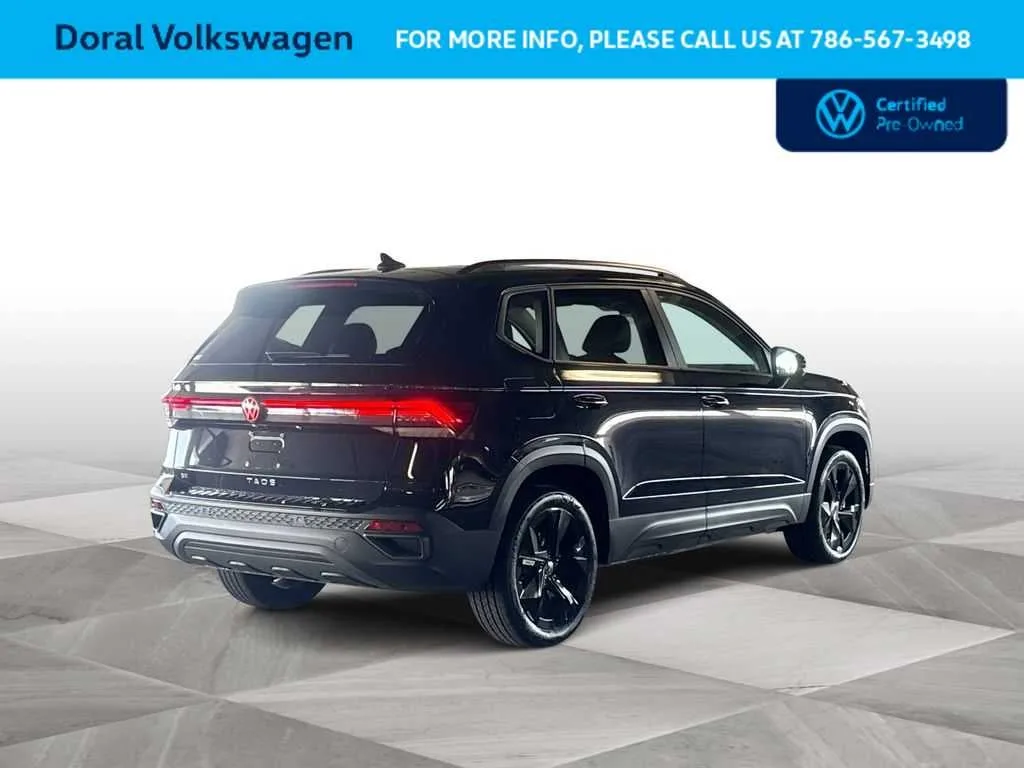 2025 Volkswagen Taos SE Black photo 8