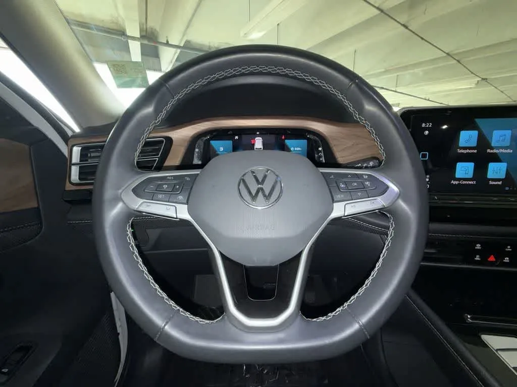 2024 Volkswagen Atlas 2.0T SE w/Technology photo 15