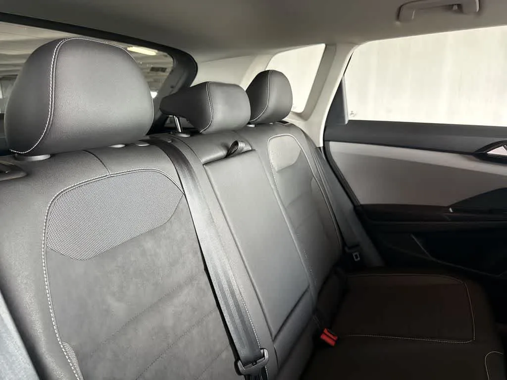 2023 Volkswagen Taos SE photo 26