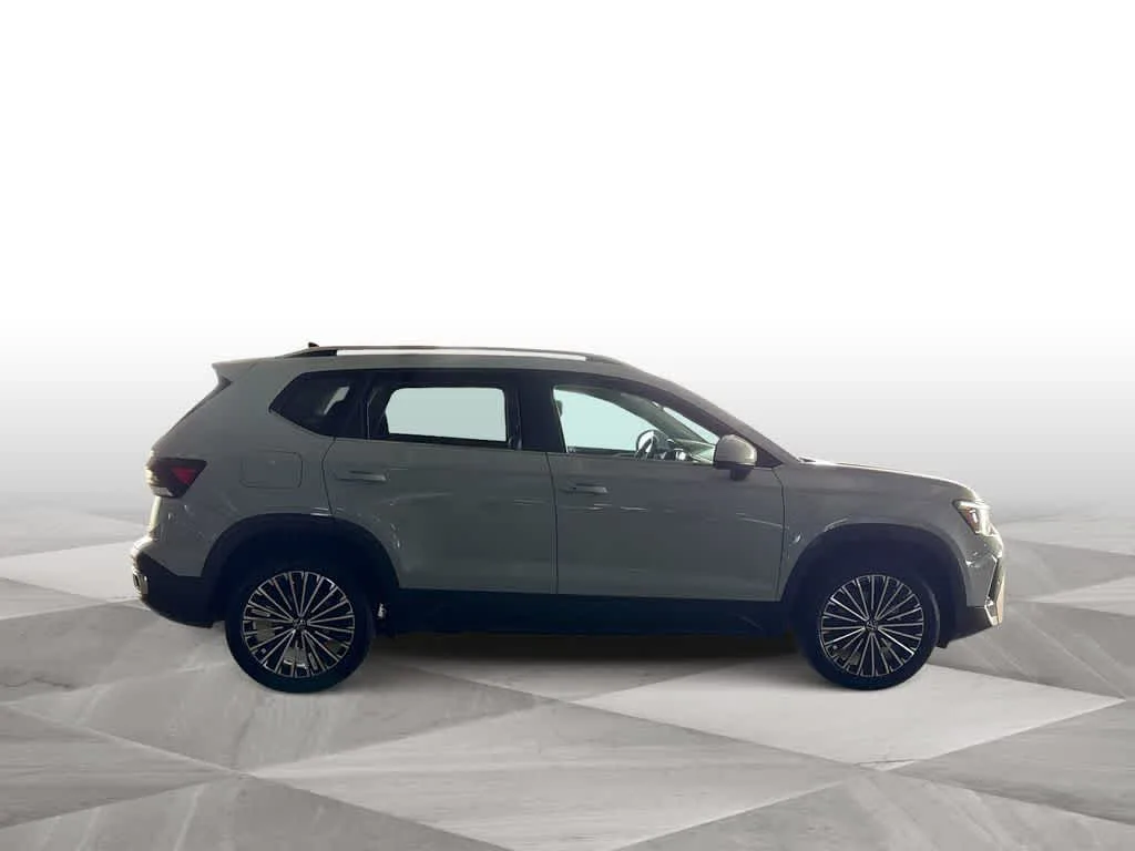 2026 Volkswagen Taos SE photo 9