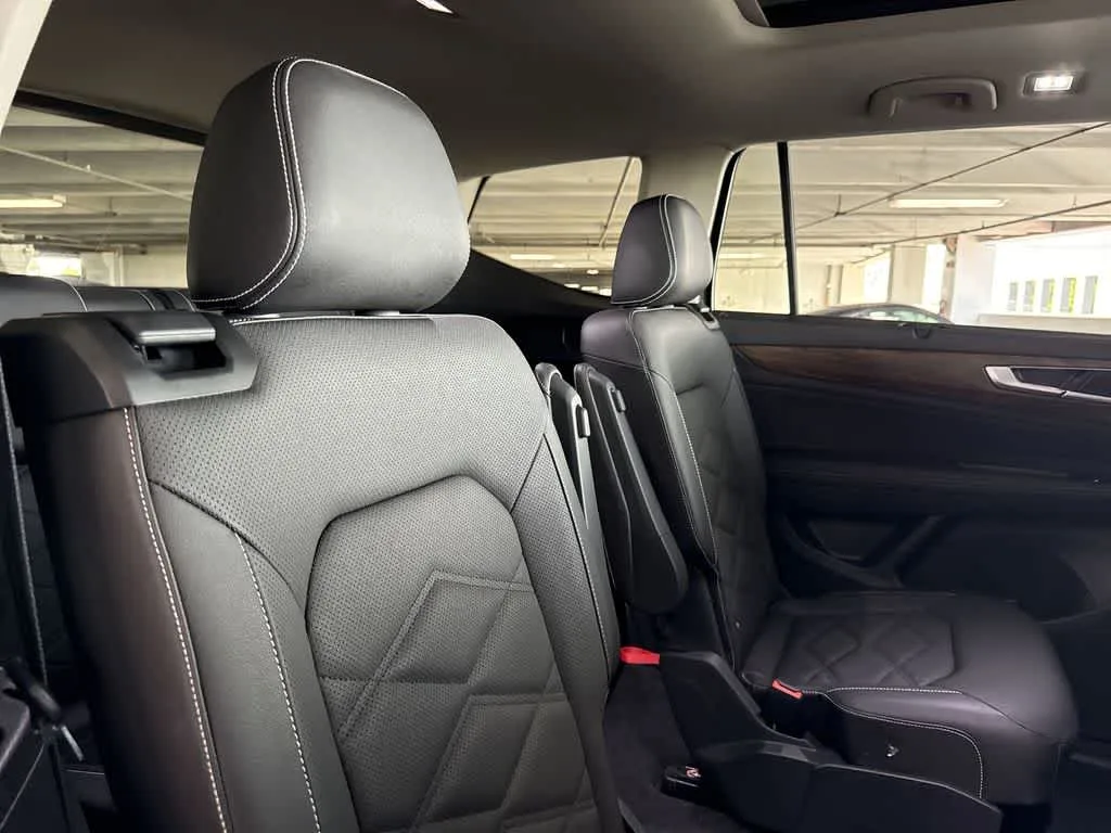 2026 Volkswagen Atlas 2.0T SE w/Technology photo 26