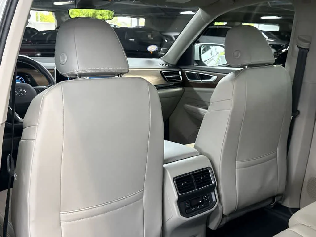 2024 Volkswagen Atlas 2.0T SE w/Technology photo 23