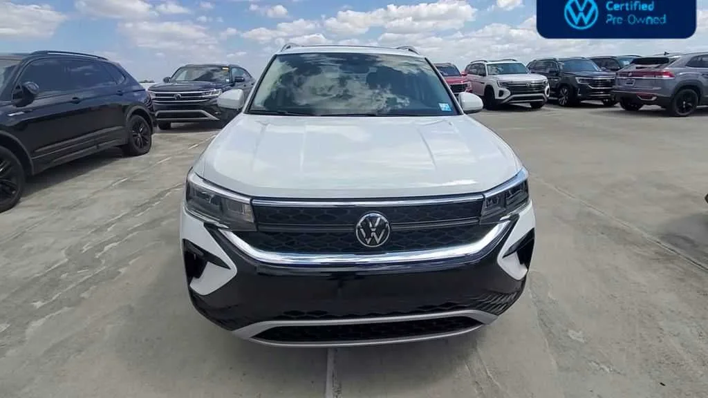 2024 Volkswagen Taos SE photo 3