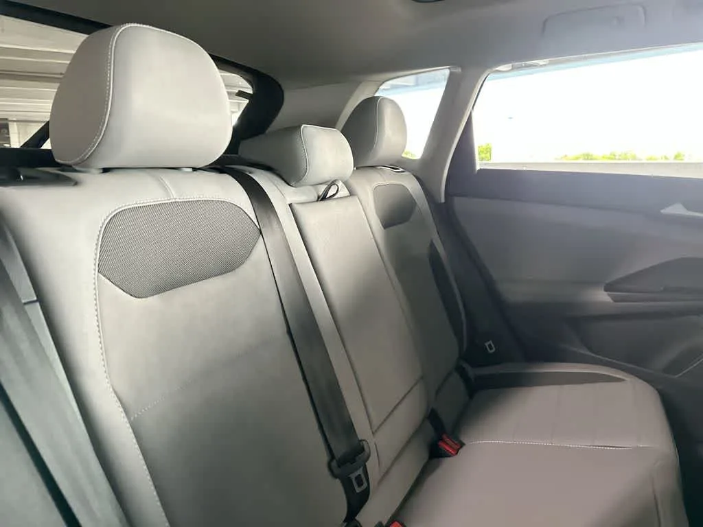 2024 Volkswagen Taos SE photo 26