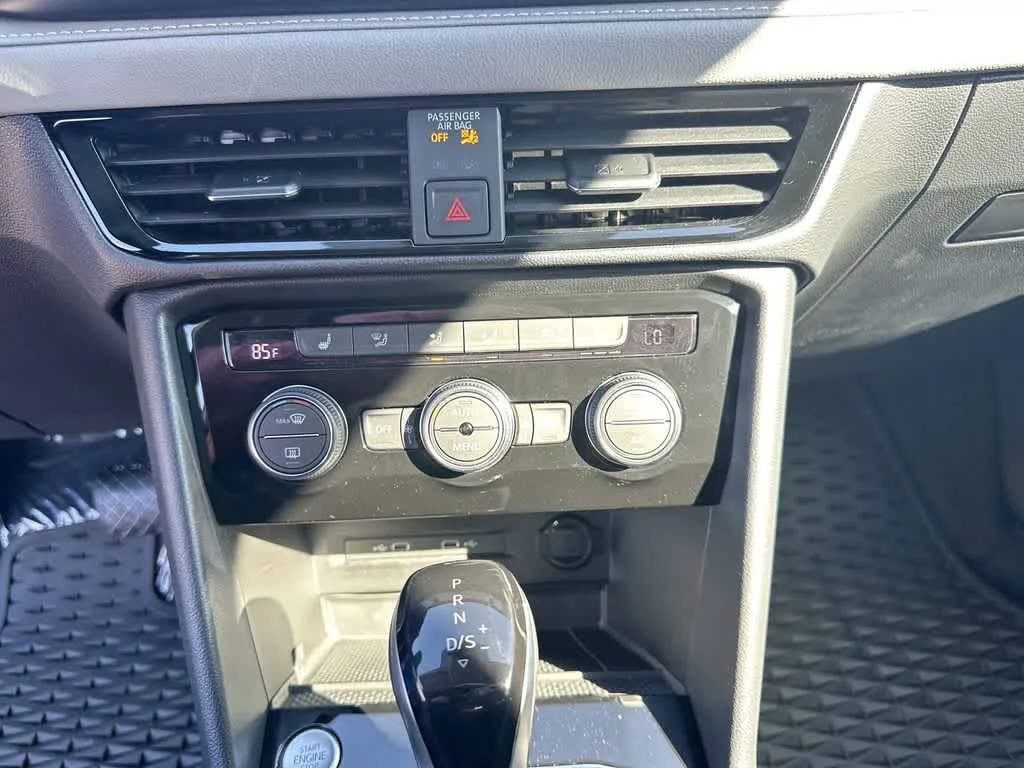 2024 Volkswagen Taos SE photo 28