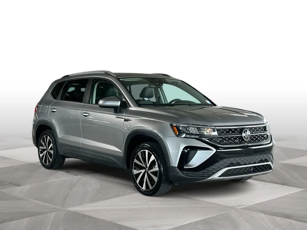 2023 Volkswagen Taos SE photo 2