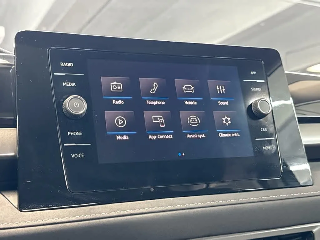 2026 Volkswagen Taos SE Black photo 17