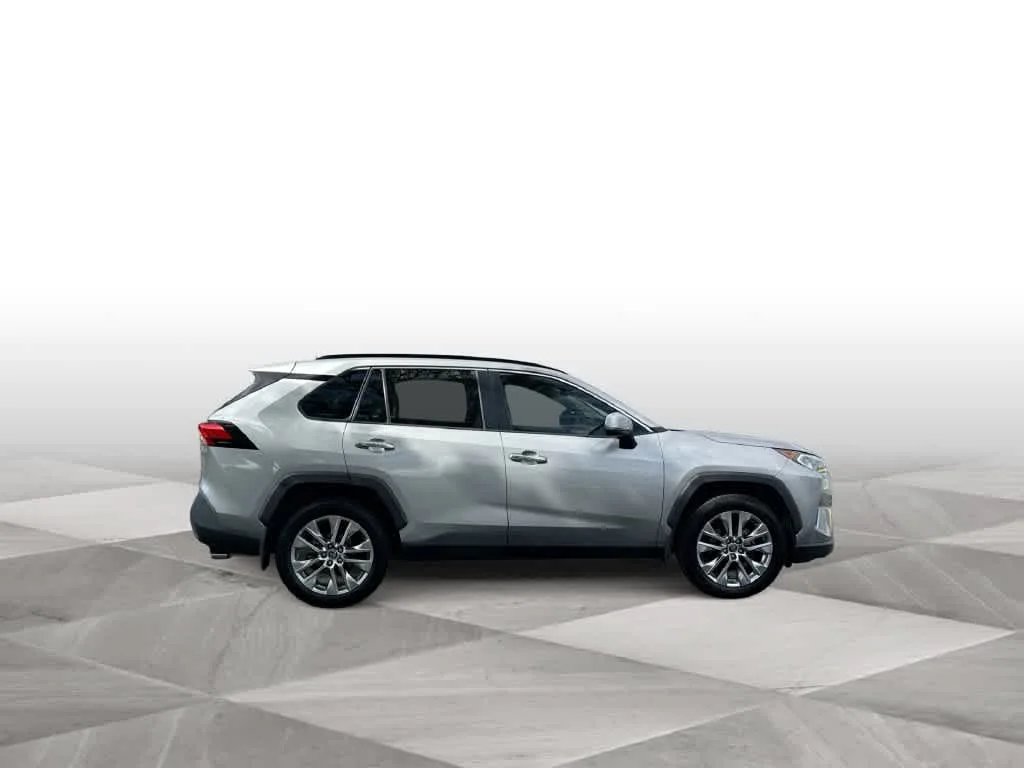 2019 Toyota RAV4 Limited photo 9