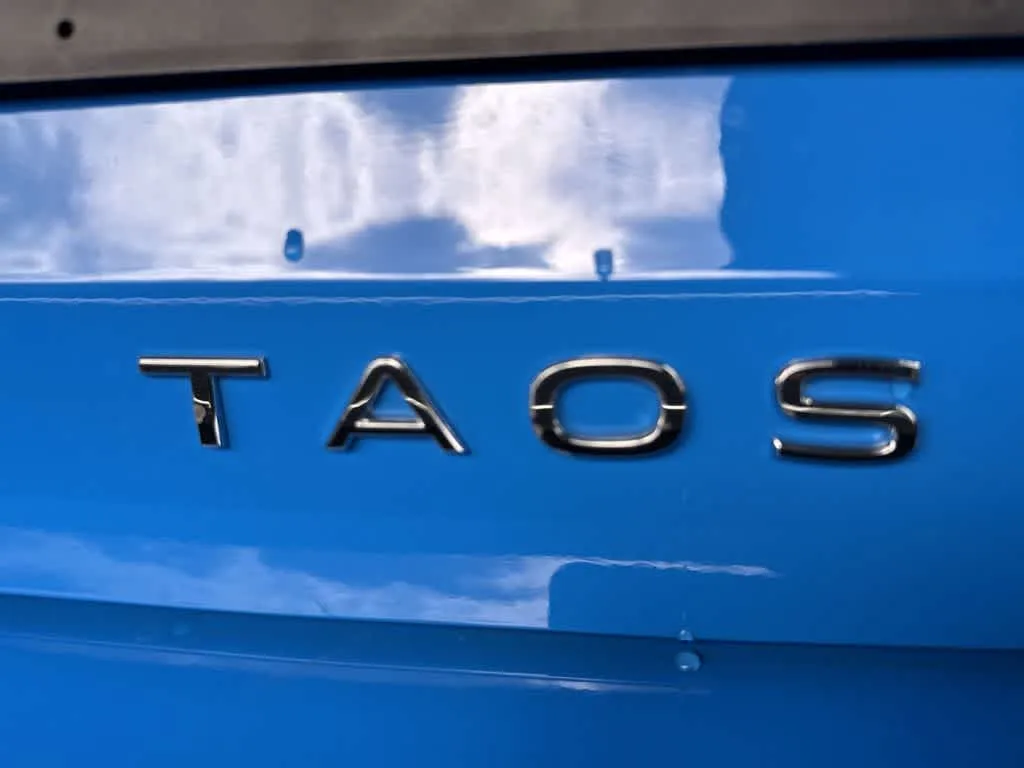 2024 Volkswagen Taos SE photo 14