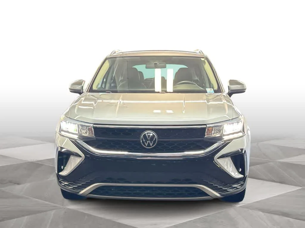 2022 Volkswagen Taos SE photo 3