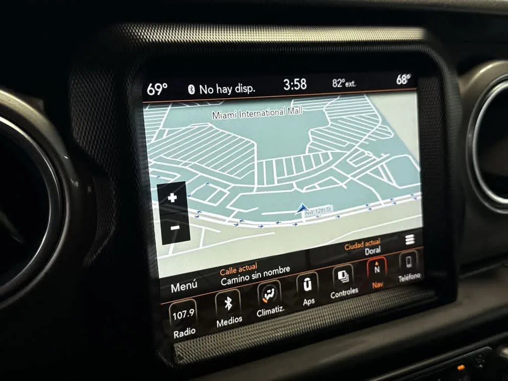 2018 Jeep Wrangler Unlimited Sahara photo 18