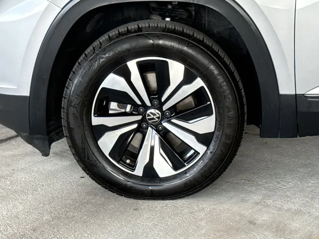 2024 Volkswagen Atlas Cross Sport 2.0T SE photo 11