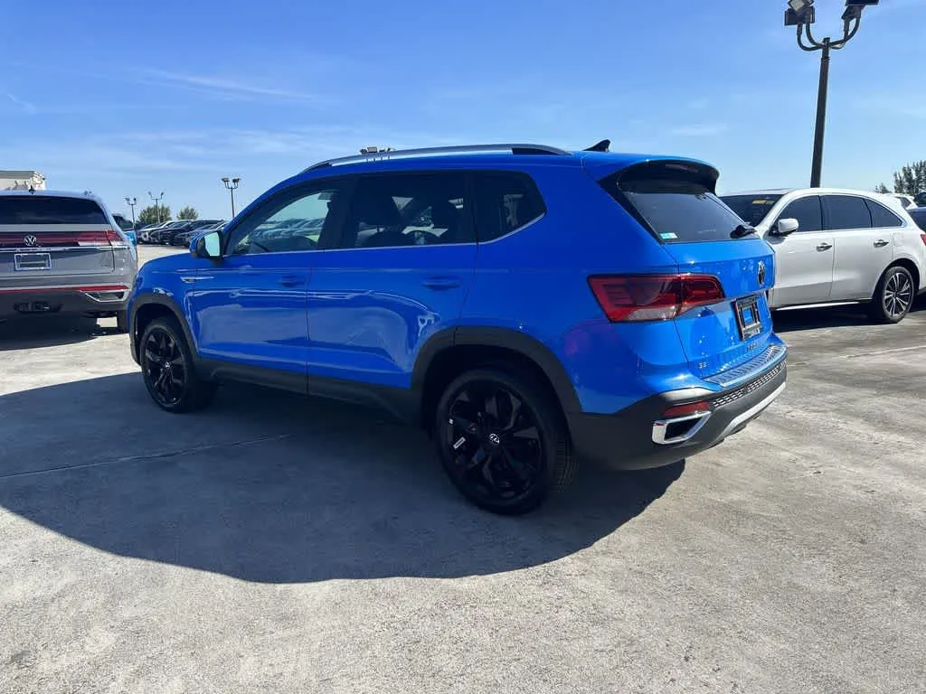 2024 Volkswagen Taos SE photo 21