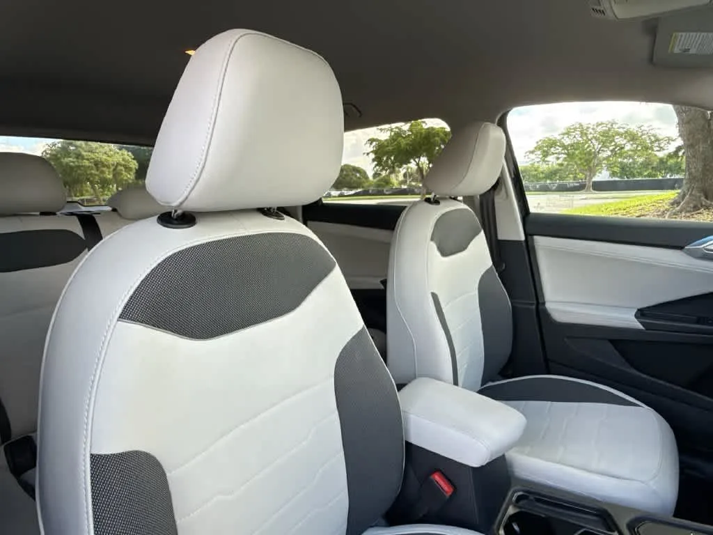 2026 Volkswagen Taos SE photo 27