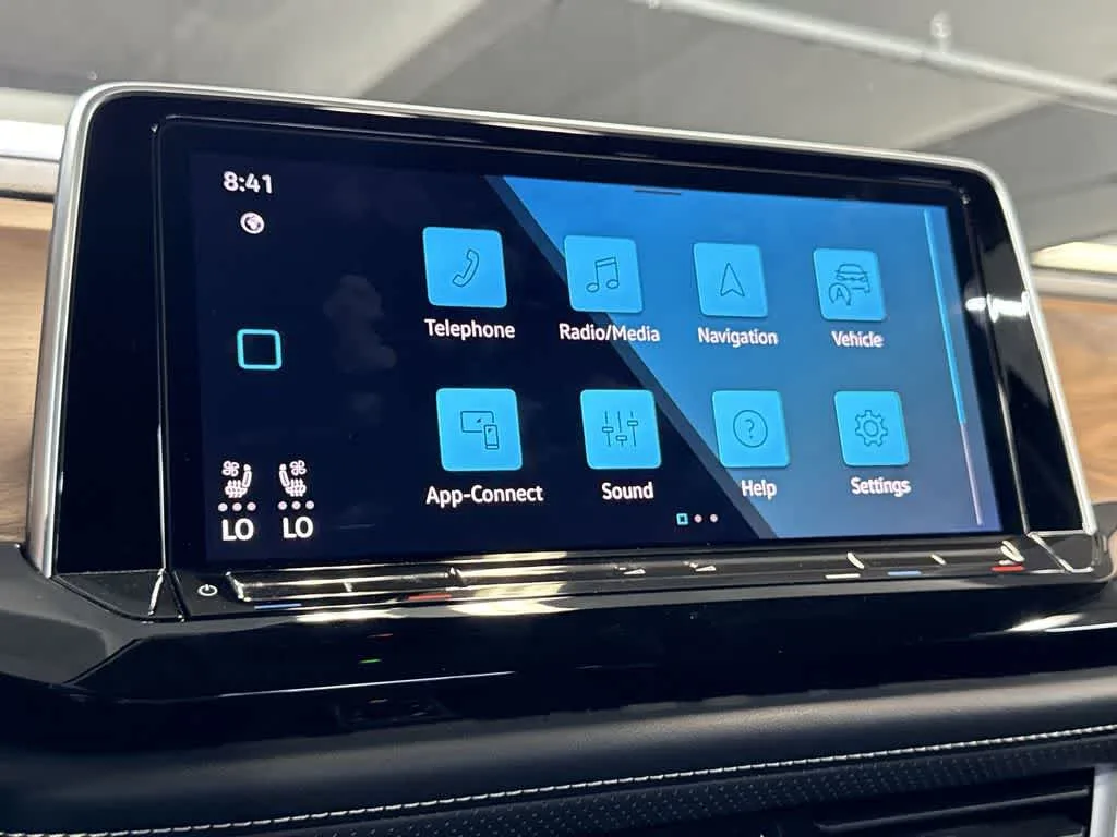 2024 Volkswagen Atlas 2.0T SE w/Technology photo 17