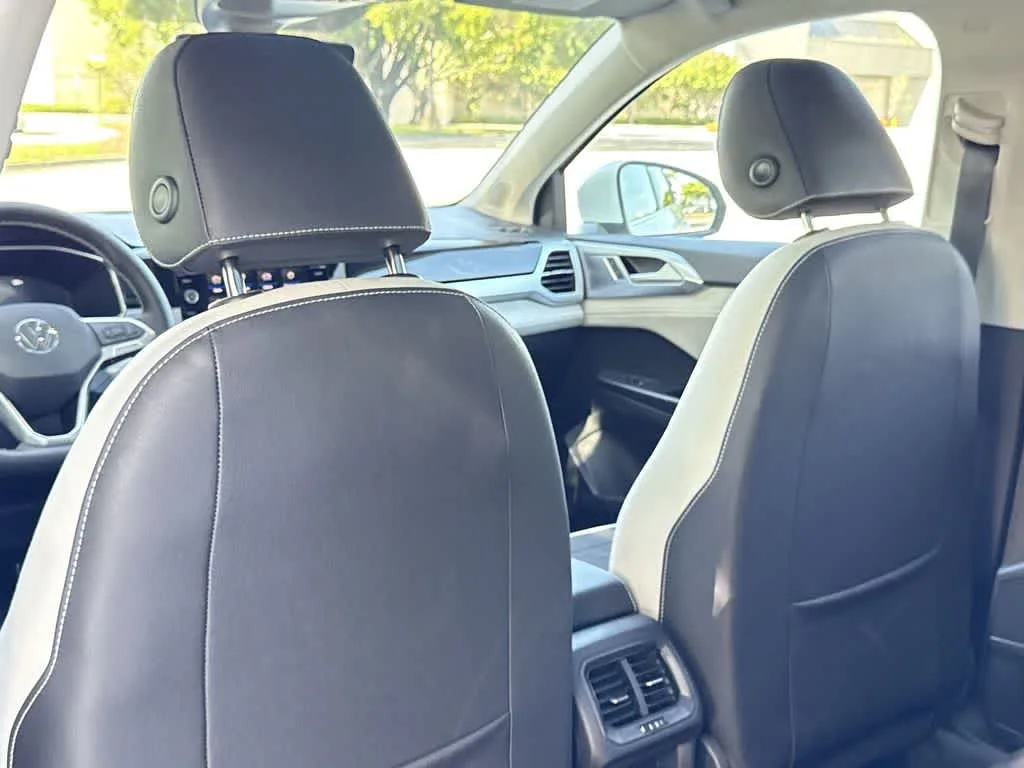 2026 Volkswagen Taos SE photo 23