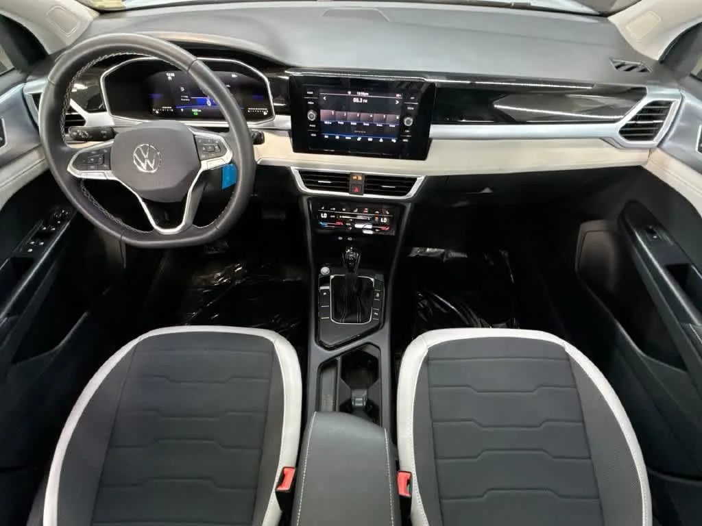 2026 Volkswagen Taos SE photo 24