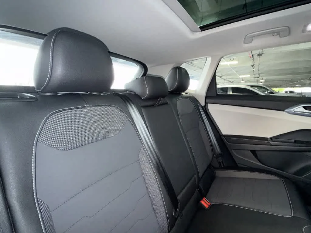 2026 Volkswagen Taos SE photo 26