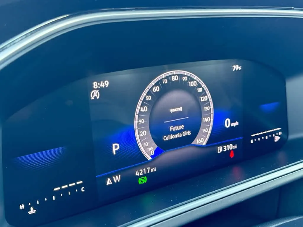 2026 Volkswagen Taos SE Black photo 16
