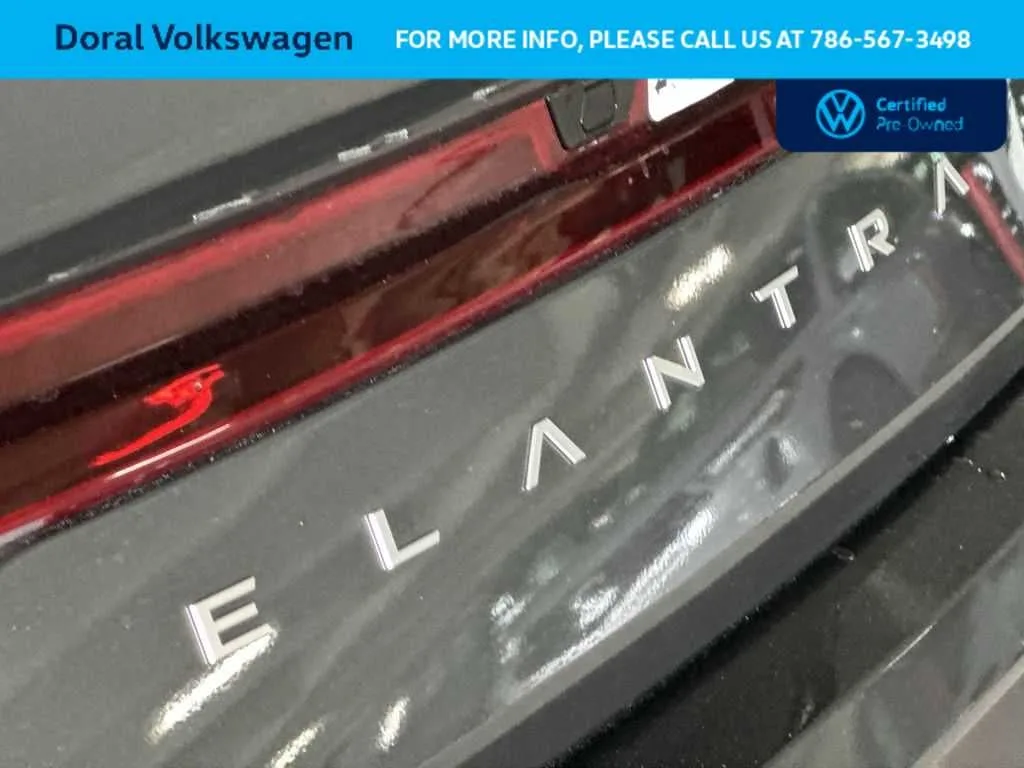 2025 Hyundai Elantra SEL Sport photo 10