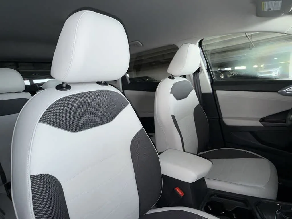 2026 Volkswagen Taos SE photo 27