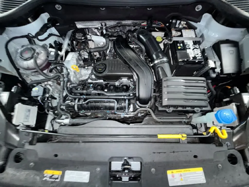 2026 Volkswagen Taos SE photo 12