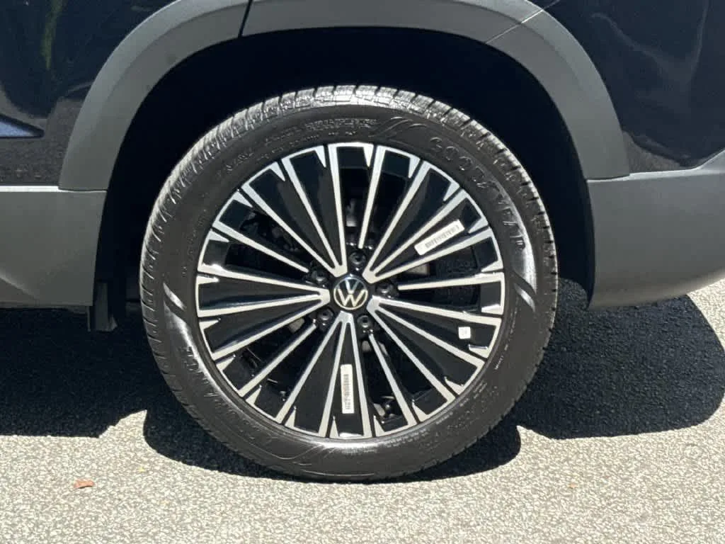 2026 Volkswagen Taos SE photo 11