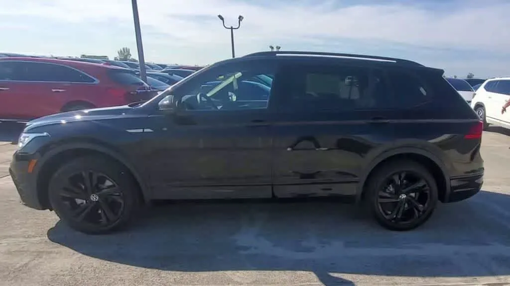 2024 Volkswagen Tiguan SE R-Line Black photo 5