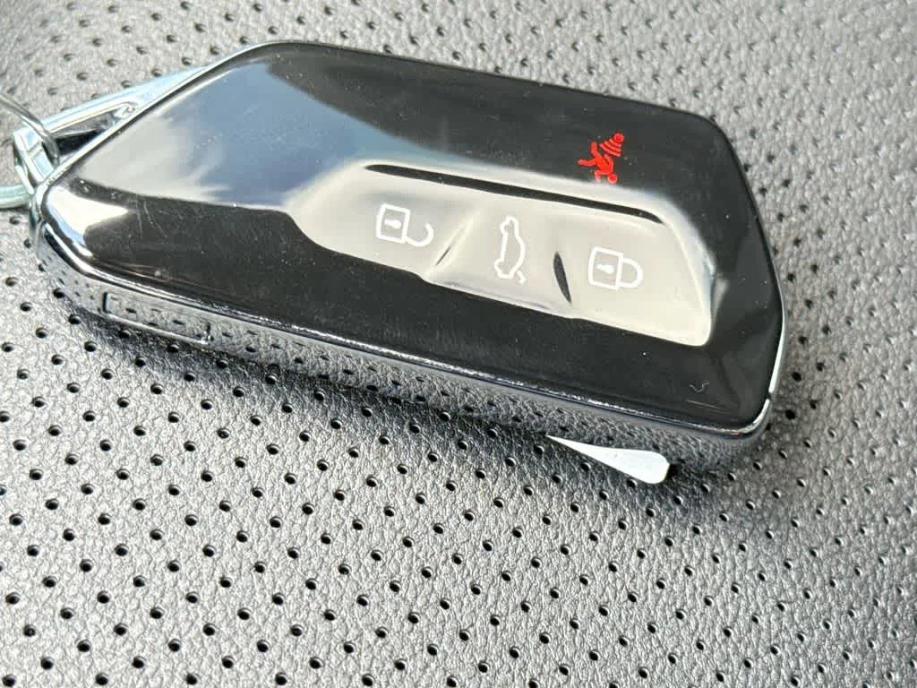 2025 Volkswagen Atlas Cross Sport 2.0T SE photo 28