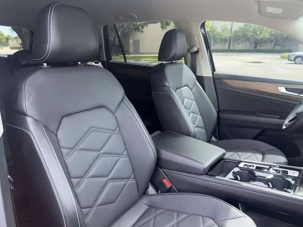 2024 Volkswagen Atlas 2.0T SE w/Technology photo 27