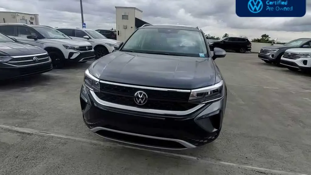 2024 Volkswagen Taos SE photo 3