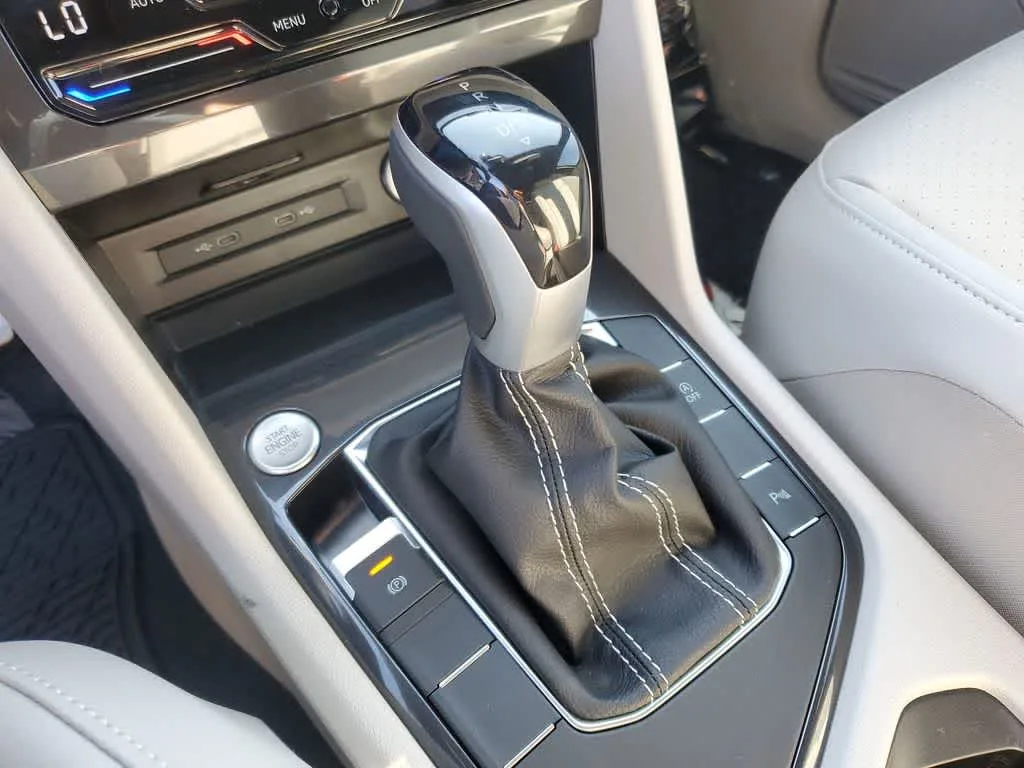 2024 Volkswagen Tiguan SE R-Line Black photo 25