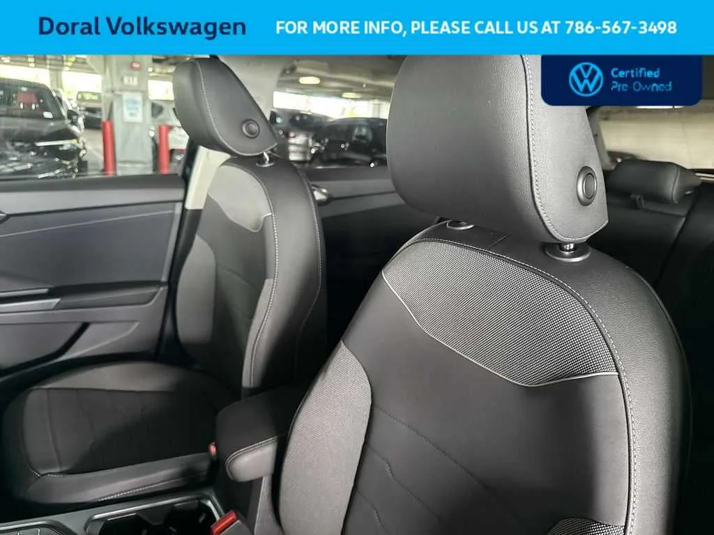 2025 Volkswagen Taos SE Black photo 14