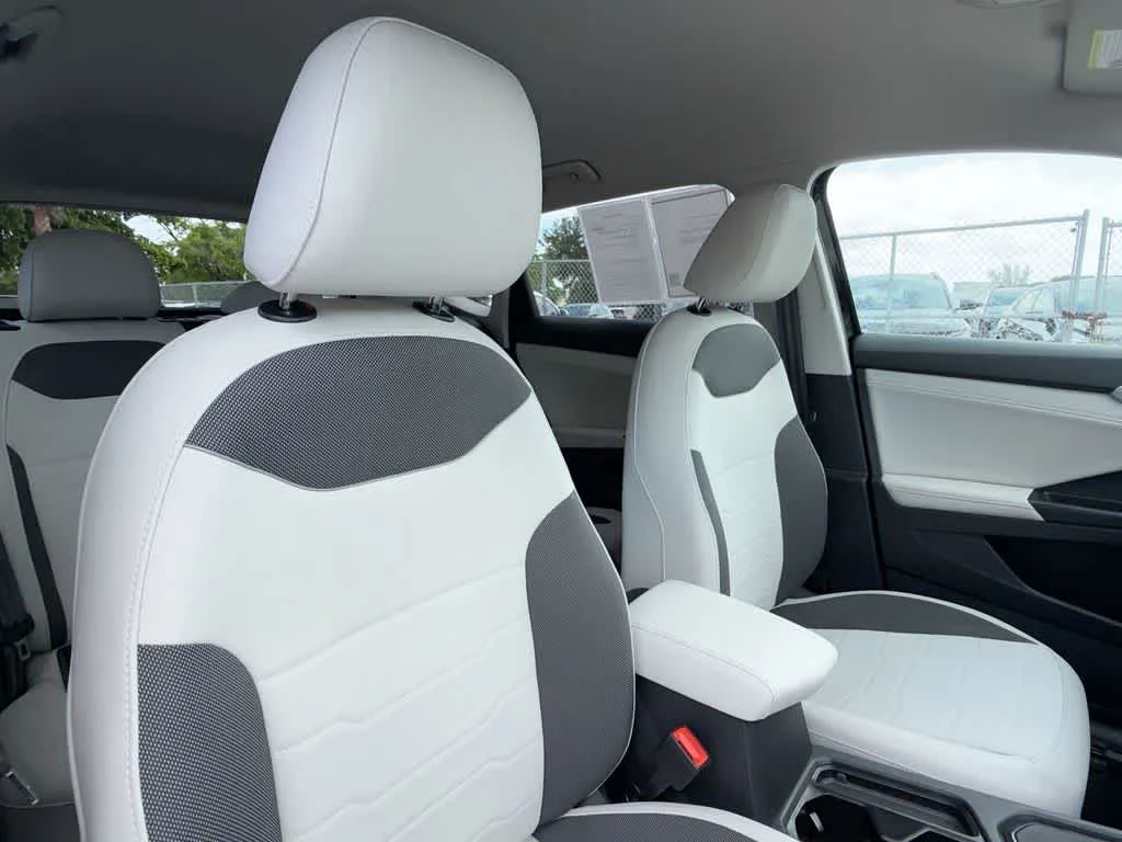 2026 Volkswagen Taos SE photo 27