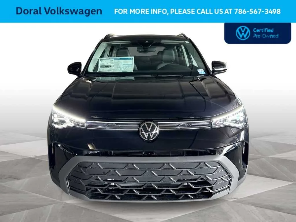 2025 Volkswagen Taos SE Black photo 3