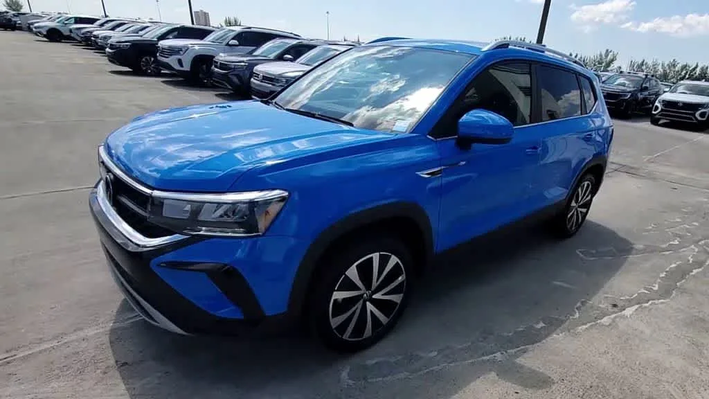 2023 Volkswagen Taos SE photo 4