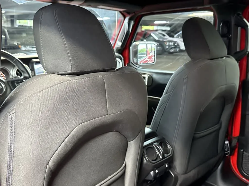 2018 Jeep Wrangler Unlimited Sahara photo 23