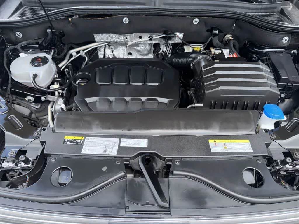 2024 Volkswagen Atlas 2.0T Peak Edition SEL photo 12