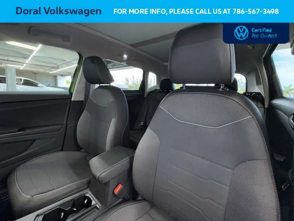 2025 Volkswagen Taos SE Black photo 14