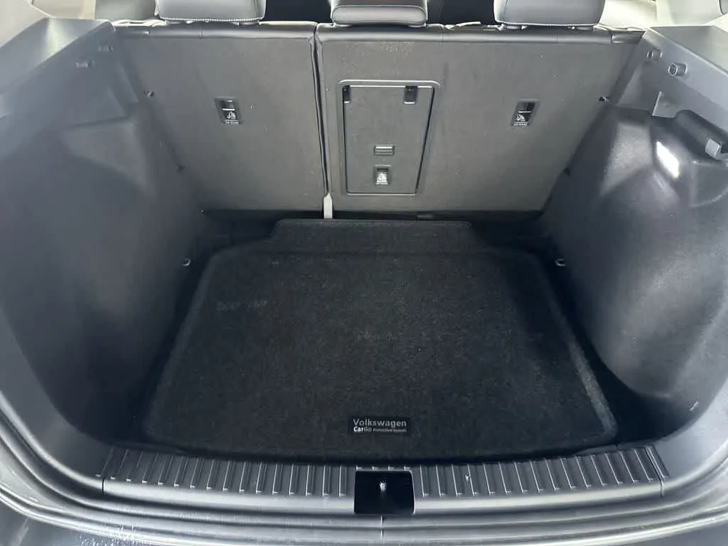 2025 Volkswagen Taos SE photo 25