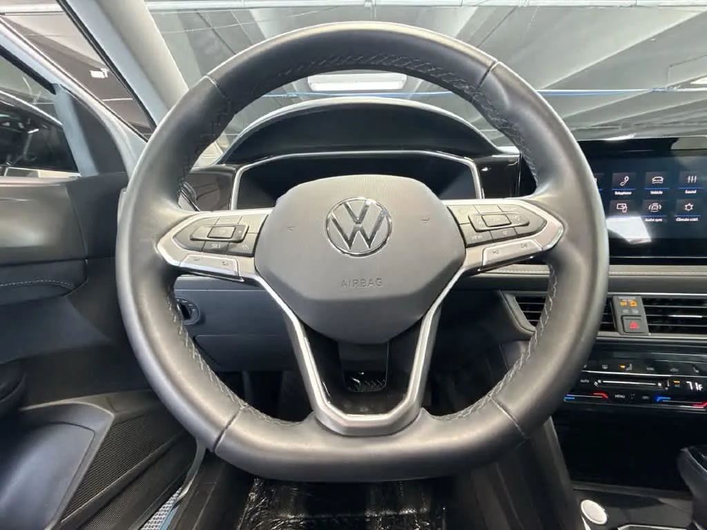 2026 Volkswagen Taos SE Black photo 14