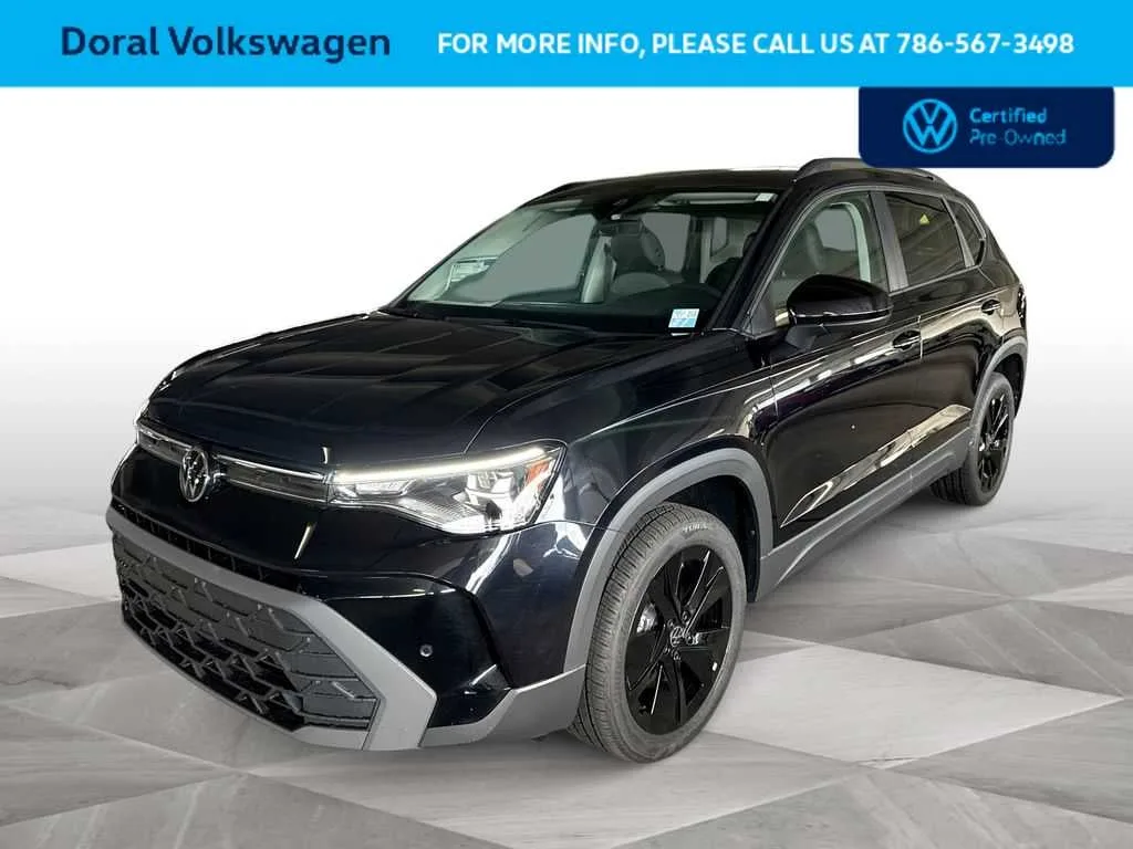 2025 Volkswagen Taos SE Black photo 4