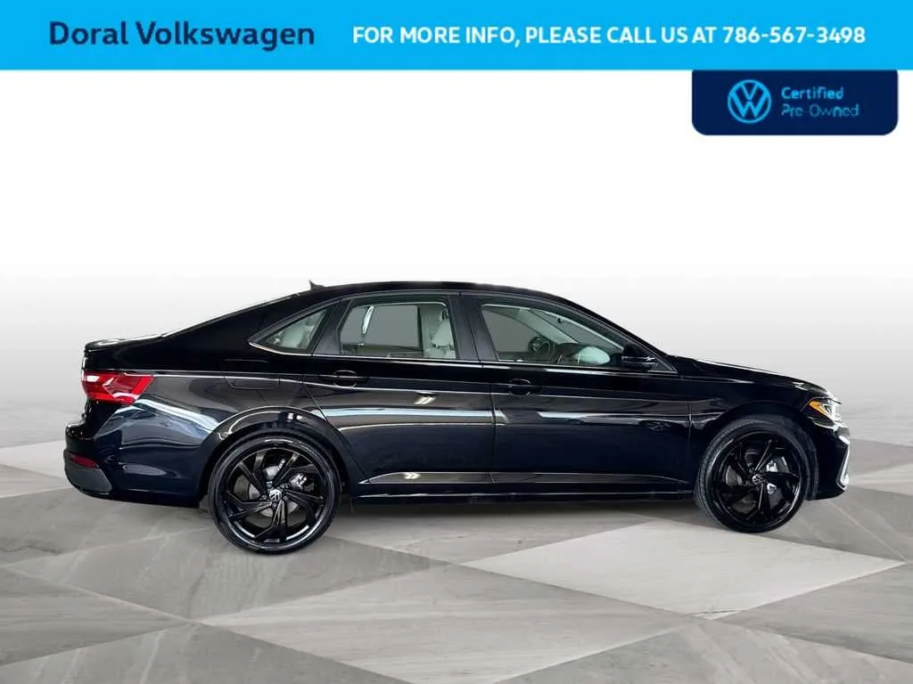 2025 Volkswagen Jetta SE photo 9