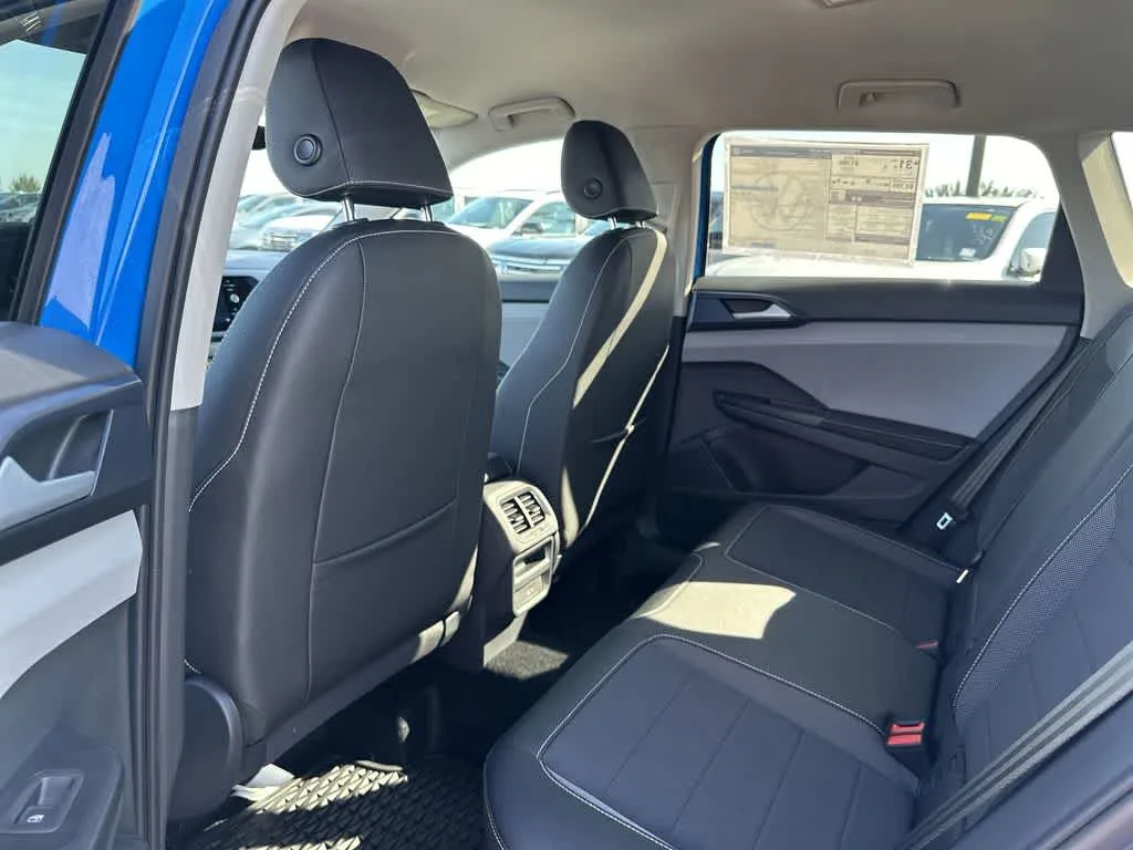 2024 Volkswagen Taos SE photo 31