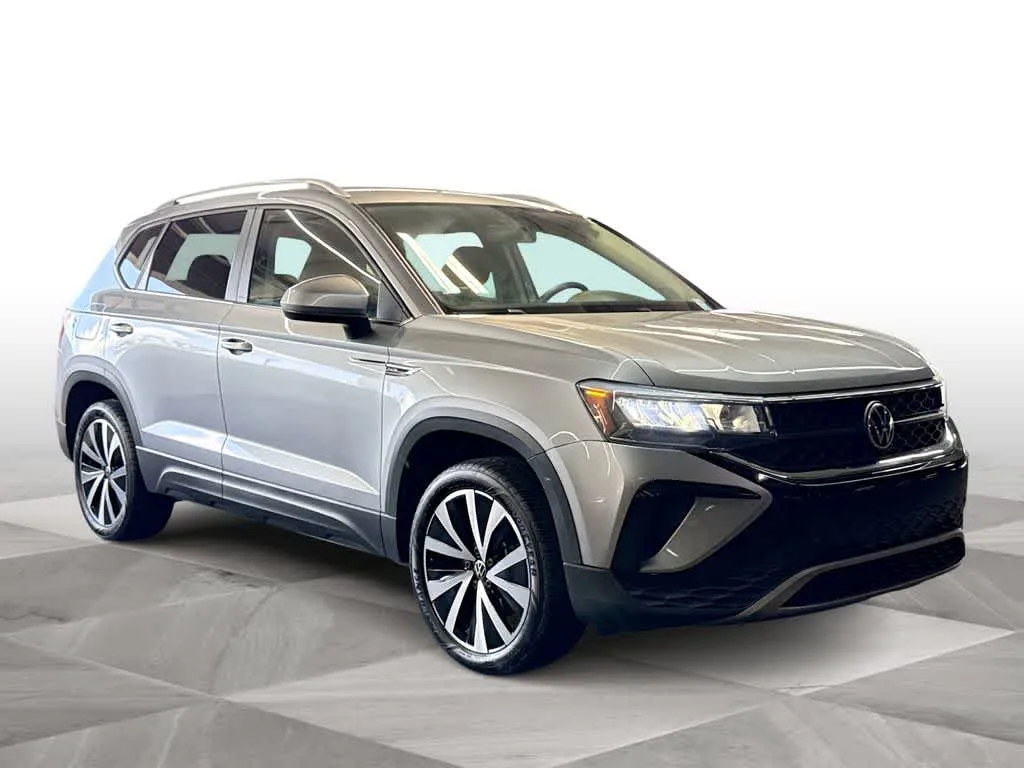 2022 Volkswagen Taos SE photo 2